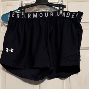 Under Armour Women's Black Athletic Shorts size lg. 1/26/b